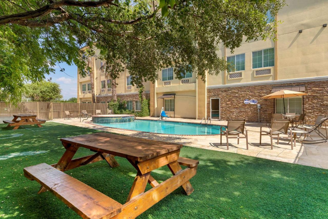 Comfort Inn & Suites Near Six Flags & Medical Center San Antonio Eksteriør bilde